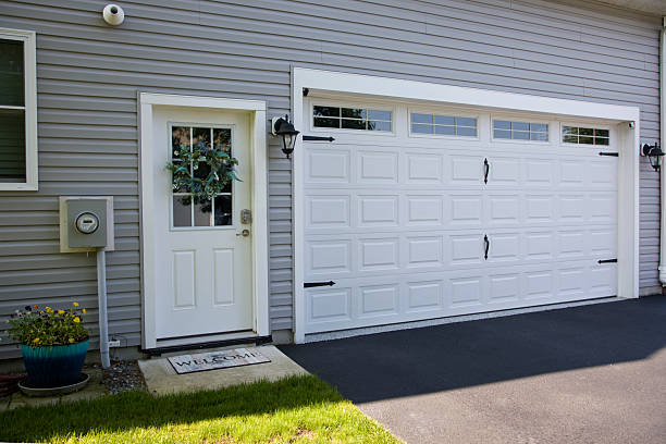 24/7 Emergency Garage Door Panel Replacement experts in Southmayd, TX